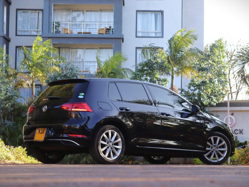 ⚡ VOLKSWAGEN GOLF – 2017 | Sporty & Efficient 1400CC Petrol in Sleek Black Compact • Stylish • Dynamic Driving Experience