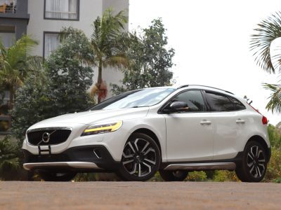 ❄️ VOLVO V40 CROSS COUNTRY D4 – 2018 | Rugged Elegance in Pure White Adventure-Ready • Efficient Diesel Power • Premium Scandinavian Comfort