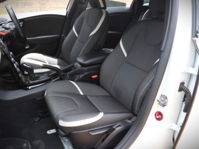 ❄️ VOLVO V40 CROSS COUNTRY D4 – 2018 | Rugged Elegance in Pure White Adventure-Ready • Efficient Diesel Power • Premium Scandinavian Comfort