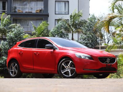 🔥 VOLVO V40 D4 – 2017 | Sporty Red Hatchback with a Powerful 2000CC Diesel Engine Compact Luxury • Dynamic Performance • Eye-Catching Red Finish