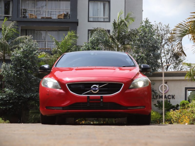 🔥 VOLVO V40 D4 – 2017 | Sporty Red Hatchback with a Powerful 2000CC Diesel Engine Compact Luxury • Dynamic Performance • Eye-Catching Red Finish
