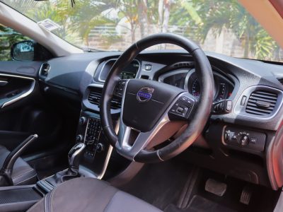 🔥 VOLVO V40 D4 – 2017 | Sporty Red Hatchback with a Powerful 2000CC Diesel Engine Compact Luxury • Dynamic Performance • Eye-Catching Red Finish