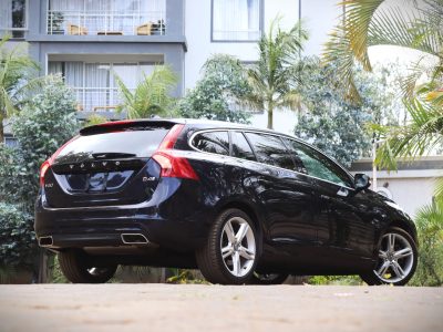 💙 VOLVO V60 – 2018 | Elegant N-Blue Wagon with a Strong 2000CC Diesel Engine Stylish • Practical • Scandinavian Luxury