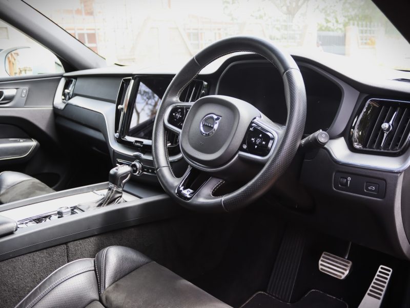 VOLVO XC60 R-DESIGN T5 – YOM 2018 | 2000CC Petrol Turbo Sporty • Powerful • Modern Scandinavian Luxury