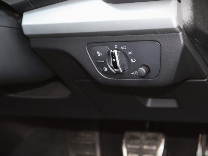 🔵 AUDI Q5 – YOM 2018 | Dynamic Blue Luxury with a Powerful 2000CC Engine