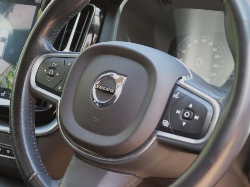 💙 VOLVO XC60 – 2018 | Elegant Blue SUV with 2000CC Diesel Twin-Turbo Power Luxury • Performance • Scandinavian Design