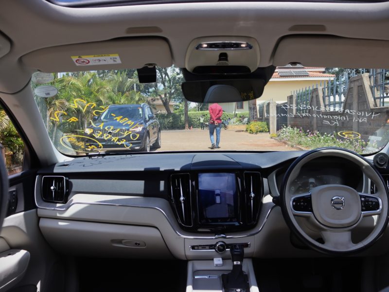 💙 VOLVO XC60 – YOM 2018 | Elegant Blue with Sunroof & 2000CC Diesel Twin-Turbo Power