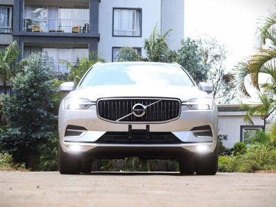 ✨ VOLVO XC60 T5 – YOM 2018 | Elegant Silver with a Powerful 2000CC Petrol Engine Scandinavian Luxury • Smooth Performance • Advanced Safety