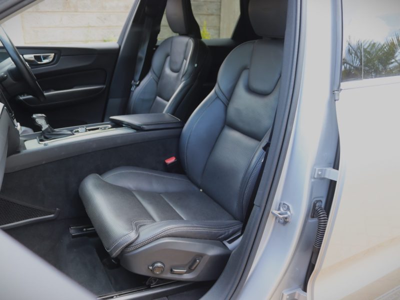 ✨ VOLVO XC60 T5 – YOM 2018 | Elegant Silver with a Powerful 2000CC Petrol Engine Scandinavian Luxury • Smooth Performance • Advanced Safety