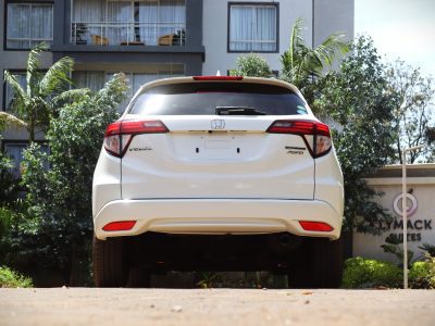 🤍 2018 HONDA VEZEL HYBRID – WHITE | 1500CC PETROL HYBRID • SPORTY • FUEL-EFFICIENT CROSSOVER SUV
