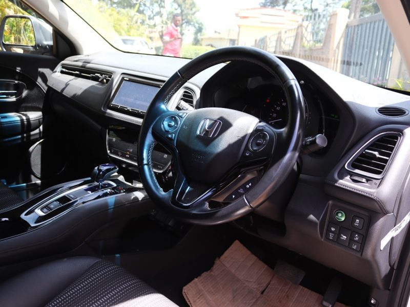 🤍 2018 HONDA VEZEL HYBRID – WHITE | 1500CC PETROL HYBRID • SPORTY • FUEL-EFFICIENT CROSSOVER SUV