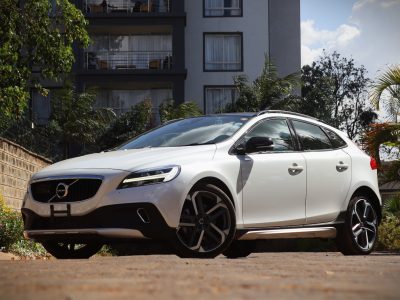 ⚪ 2019 VOLVO V40 CROSS COUNTRY – WHITE | 2000CC DIESEL • AWD-INSPIRED TOUGHNESS • PREMIUM SCANDINAVIAN HATCHBACK