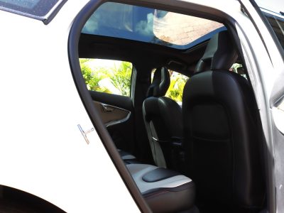 ⚪ 2019 VOLVO V40 CROSS COUNTRY – WHITE | 2000CC DIESEL • AWD-INSPIRED TOUGHNESS • PREMIUM SCANDINAVIAN HATCHBACK