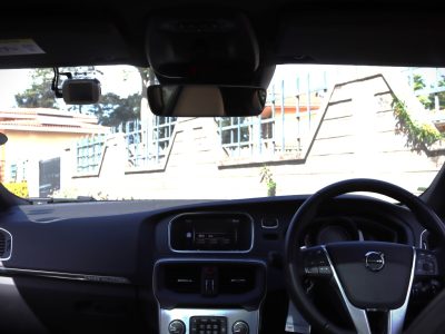 ⚪ 2019 VOLVO V40 CROSS COUNTRY – WHITE | 2000CC DIESEL • AWD-INSPIRED TOUGHNESS • PREMIUM SCANDINAVIAN HATCHBACK