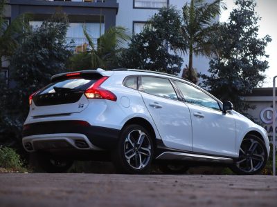 ⚪ 2019 VOLVO V40 CROSS COUNTRY – WHITE | 2000CC DIESEL • AWD-INSPIRED TOUGHNESS • PREMIUM SCANDINAVIAN HATCHBACK