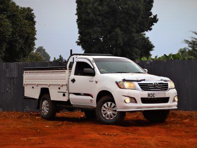 🛻 2014 TOYOTA HILUX SINGLE CAB – MANUAL | 2500CC PETROL • TOUGH WORKHORSE • UNSTOPPABLE RELIABILITY