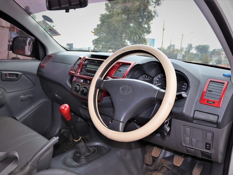 🛻 2014 TOYOTA HILUX SINGLE CAB – MANUAL | 2500CC PETROL • TOUGH WORKHORSE • UNSTOPPABLE RELIABILITY