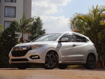 ⚪ 2019 HONDA VEZEL HYBRID – WHITE | 1500CC PETROL HYBRID • FUEL-EFFICIENT COMPACT SUV • JAPANESE RELIABILITY