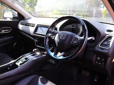 ⚪ 2019 HONDA VEZEL HYBRID – WHITE | 1500CC PETROL HYBRID • FUEL-EFFICIENT COMPACT SUV • JAPANESE RELIABILITY