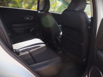 ⚪ 2019 HONDA VEZEL HYBRID – WHITE | 1500CC PETROL HYBRID • FUEL-EFFICIENT COMPACT SUV • JAPANESE RELIABILITY