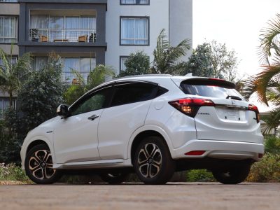 ⚪ 2019 HONDA VEZEL HYBRID – WHITE | 1500CC PETROL HYBRID • FUEL-EFFICIENT COMPACT SUV • JAPANESE RELIABILITY