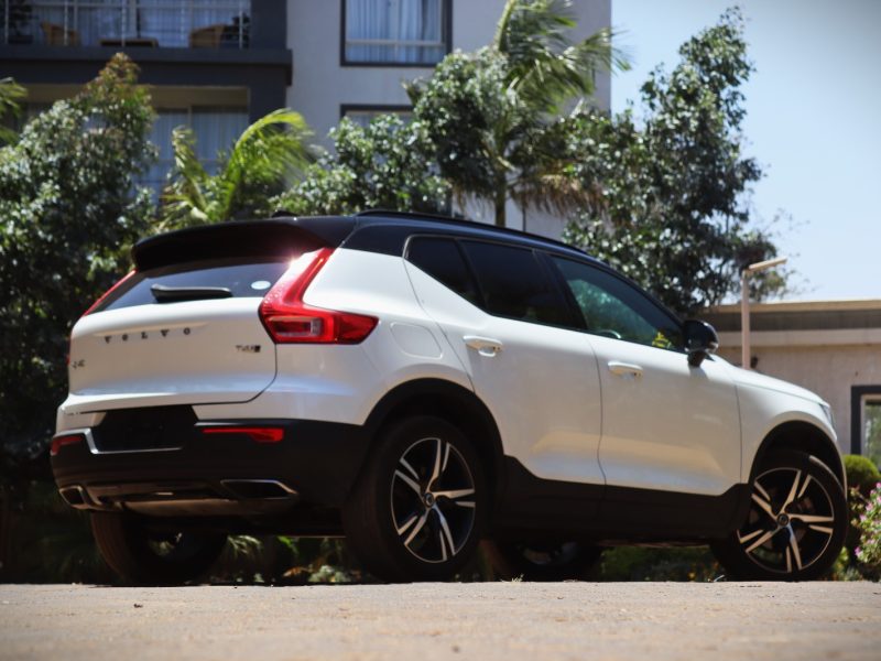 š WHITE 2020 VOLVO XC40 R-DESIGN ā 2000CC PETROL TURBO | SPORTY ⢠LUXURY ⢠PERFORMANCE