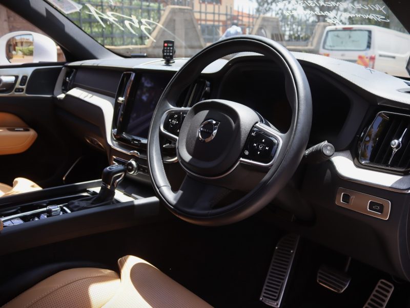 🚙 2020 Volvo XC60 INSCRIPTION – WHITE | 2000CC DIESEL TURBO • SUNROOF • HARMAN KARDON • POLESTAR