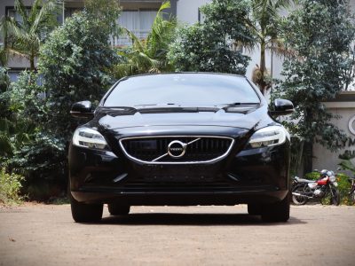 🚗 2019 VOLVO V40 T2 – BLACK | 1500CC PETROL TURBO • PREMIUM HATCHBACK • SPORTY • SAFE • EFFICIENT