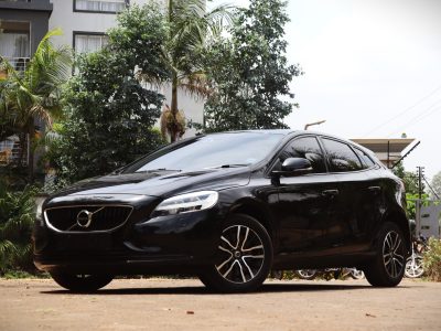 🚗 2019 VOLVO V40 T2 – BLACK | 1500CC PETROL TURBO • PREMIUM HATCHBACK • SPORTY • SAFE • EFFICIENT