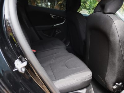 🚗 2019 VOLVO V40 T2 – BLACK | 1500CC PETROL TURBO • PREMIUM HATCHBACK • SPORTY • SAFE • EFFICIENT