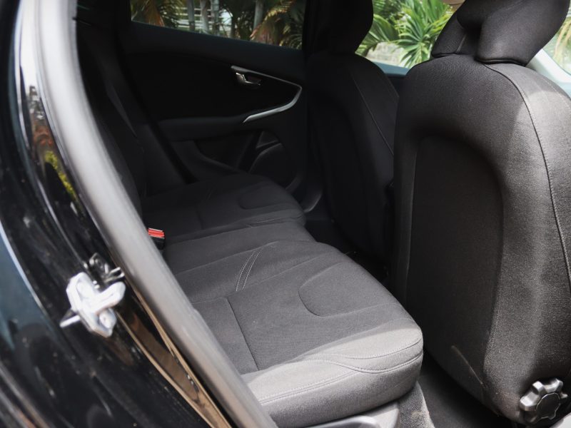 🚗 2019 VOLVO V40 T2 – BLACK | 1500CC PETROL TURBO • PREMIUM HATCHBACK • SPORTY • SAFE • EFFICIENT