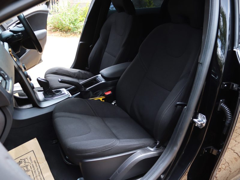 🚗 2019 VOLVO V40 T2 – BLACK | 1500CC PETROL TURBO • PREMIUM HATCHBACK • SPORTY • SAFE • EFFICIENT