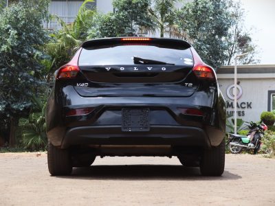 🚗 2019 VOLVO V40 T2 – BLACK | 1500CC PETROL TURBO • PREMIUM HATCHBACK • SPORTY • SAFE • EFFICIENT