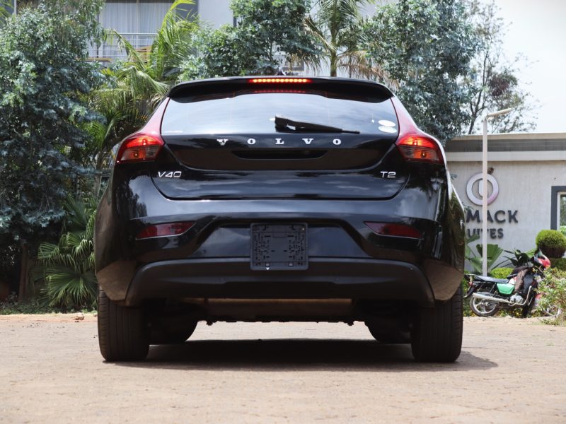 🚗 2019 VOLVO V40 T2 – BLACK | 1500CC PETROL TURBO • PREMIUM HATCHBACK • SPORTY • SAFE • EFFICIENT