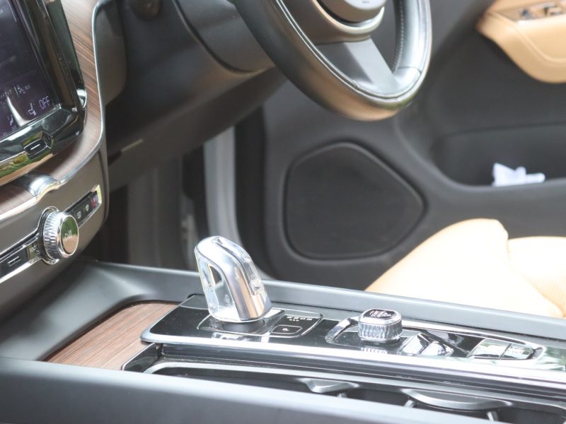 🚙 2020 VOLVO XC60 T8 – NEW MODEL 2000CC Petrol Turbo Plug-In Hybrid • Elegant White • Ultimate Luxury SUV