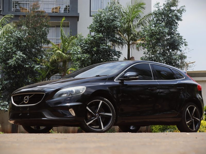 🚗 2016 VOLVO V40 T5 R-DESIGN – SPORT HATCHBACK • 2000CC PETROL • TURBO PERFORMANCE