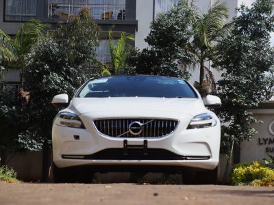 🚗 2019 VOLVO V40 T3 – 1500CC PETROL TURBO • LUXURY • MOONROOF