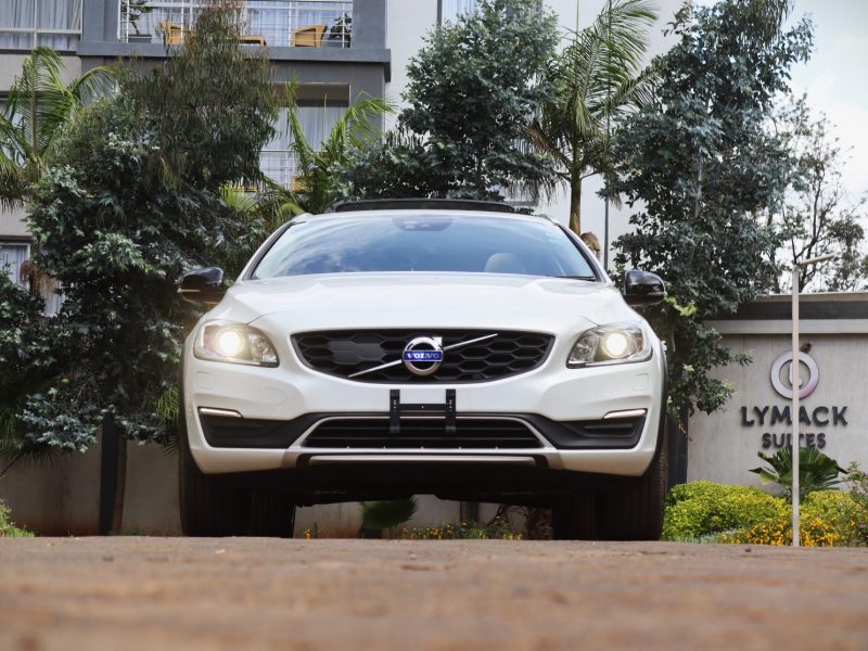 🚗 2018 VOLVO V60 CROSS COUNTRY – 2000CC PETROL TURBO • AWD • LUXURY WAGON