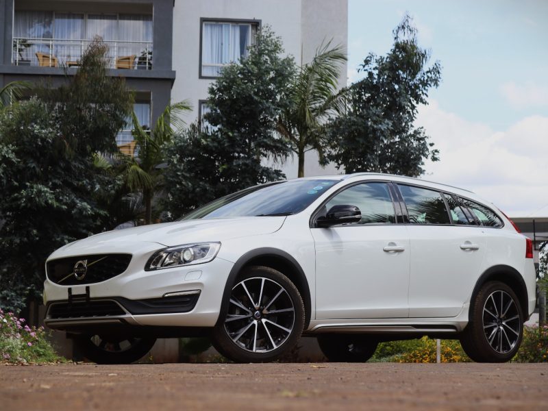 🚗 2018 VOLVO V60 CROSS COUNTRY – 2000CC PETROL TURBO • AWD • LUXURY WAGON