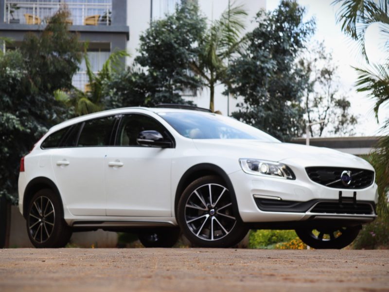 🚗 2018 VOLVO V60 CROSS COUNTRY – 2000CC PETROL TURBO • AWD • LUXURY WAGON