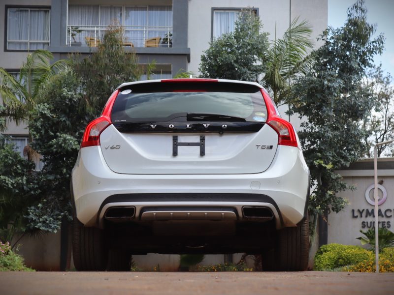 🚗 2018 VOLVO V60 CROSS COUNTRY – 2000CC PETROL TURBO • AWD • LUXURY WAGON