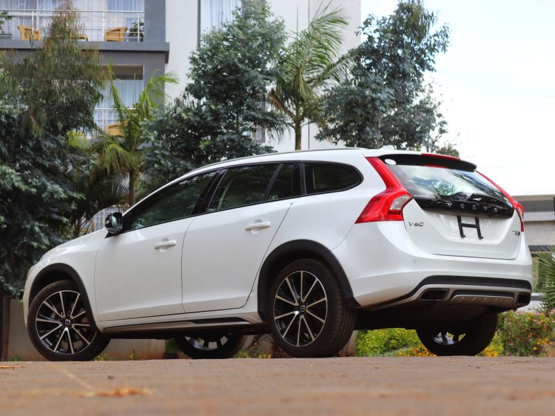 🚗 2018 VOLVO V60 CROSS COUNTRY – 2000CC PETROL TURBO • AWD • LUXURY WAGON