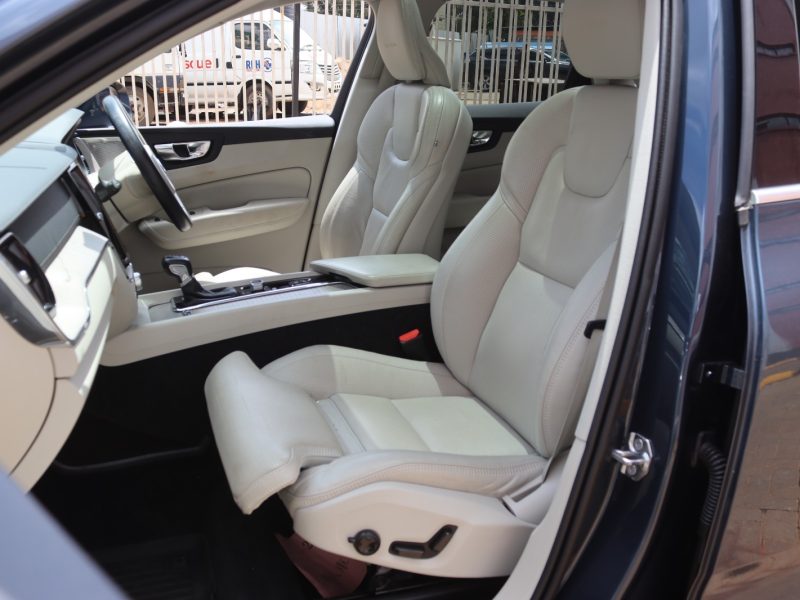 🚗 2020 VOLVO XC60 D4 INSCRIPTION – BLUE • 2000CC DIESEL • BOWERS & WILKINS • MASSAGE SEATS