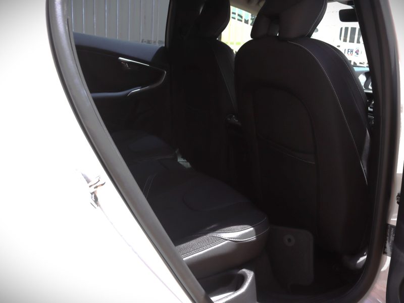 🚗 2020 VOLVO V40 D4 – WHITE • 2000CC DIESEL • PREMIUM HATCHBACK