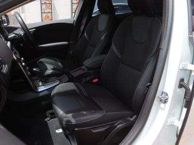 🚗 2020 VOLVO V40 D4 – WHITE • 2000CC DIESEL • PREMIUM HATCHBACK