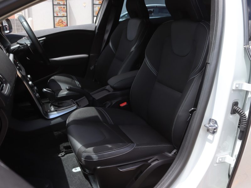 🚗 2020 VOLVO V40 D4 – WHITE • 2000CC DIESEL • PREMIUM HATCHBACK