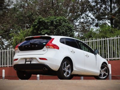 🚗 2020 VOLVO V40 D4 – WHITE • 2000CC DIESEL • PREMIUM HATCHBACK