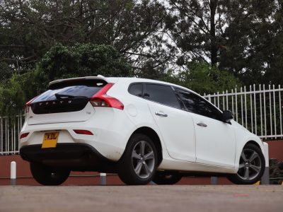 🚗 2016 VOLVO V40 T4 – WHITE • 2000CC TURBO • SPORTY LUXURY HATCHBACK