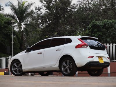 🚗 2016 VOLVO V40 T4 – WHITE • 2000CC TURBO • SPORTY LUXURY HATCHBACK