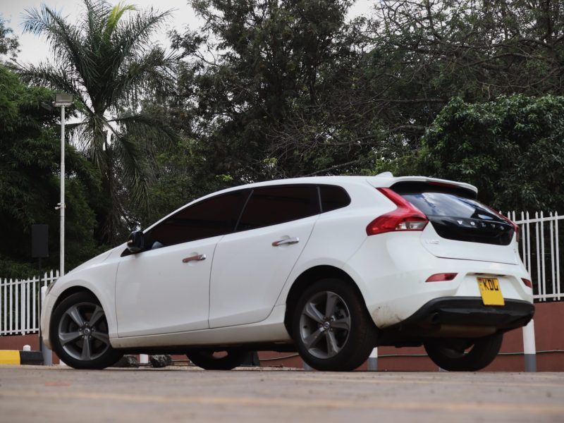 🚗 2016 VOLVO V40 T4 – WHITE • 2000CC TURBO • SPORTY LUXURY HATCHBACK